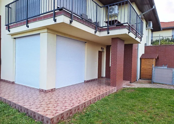 Makra-Teto Oeregtoelgy Apartman