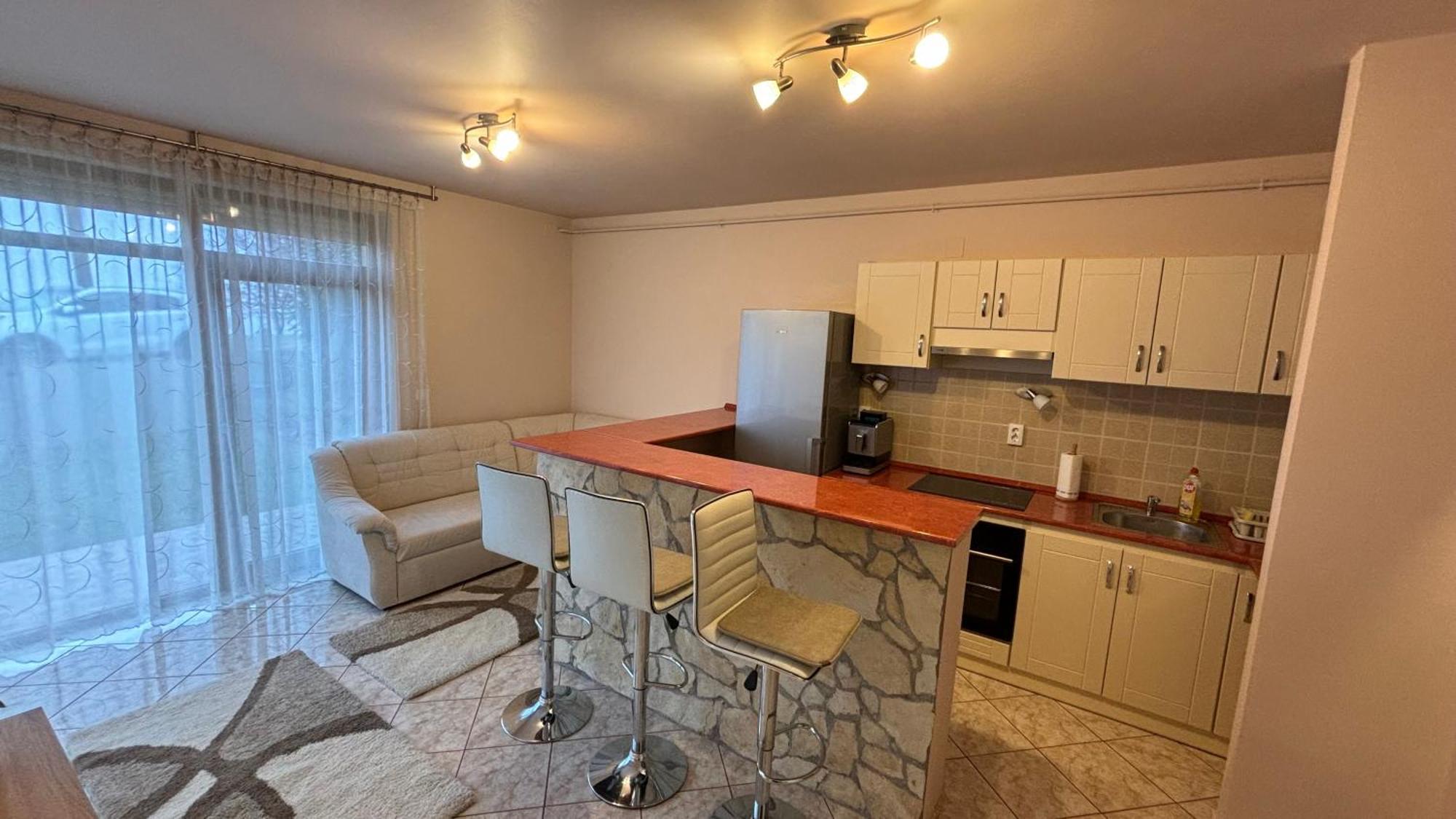 Makra-teto Oeregtoelgy Appartement Pécs
