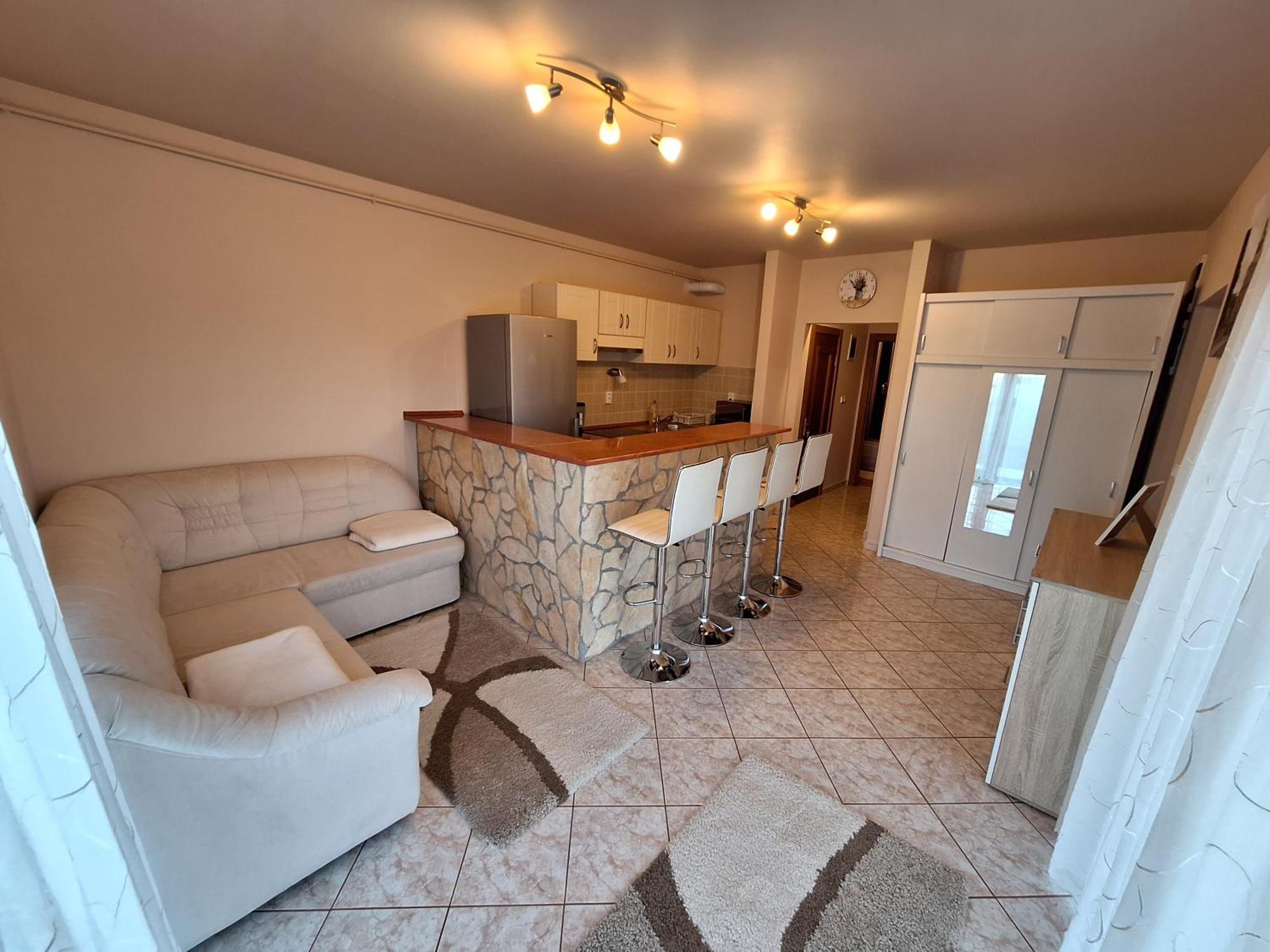 Makra-teto Oeregtoelgy Appartement Pécs