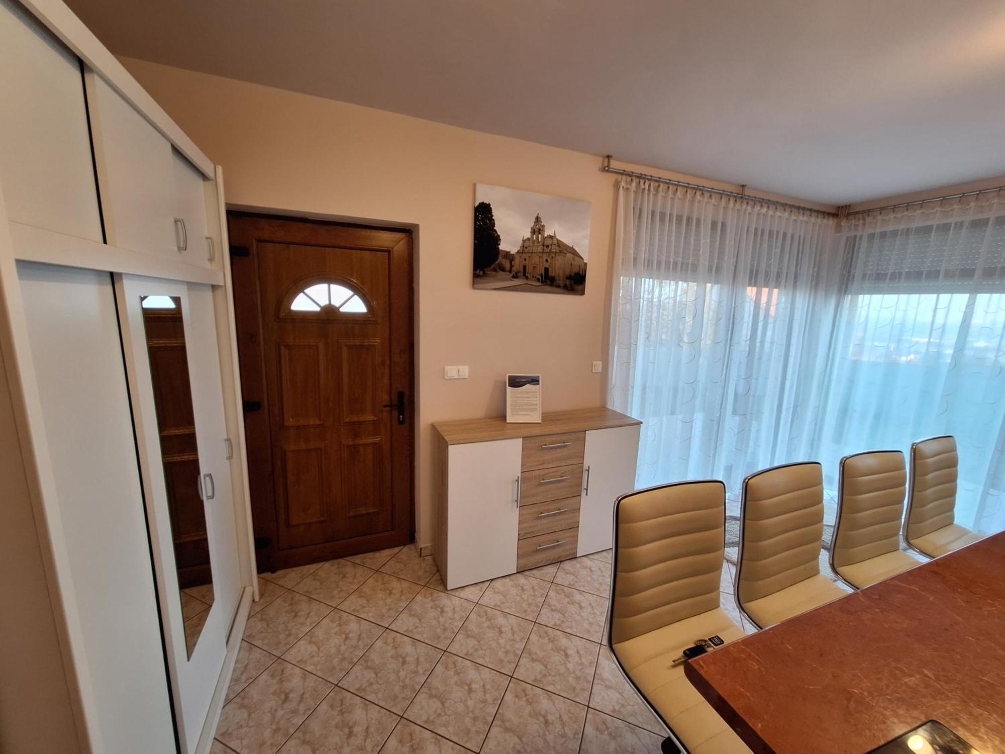 Makra-teto Oeregtoelgy Appartement